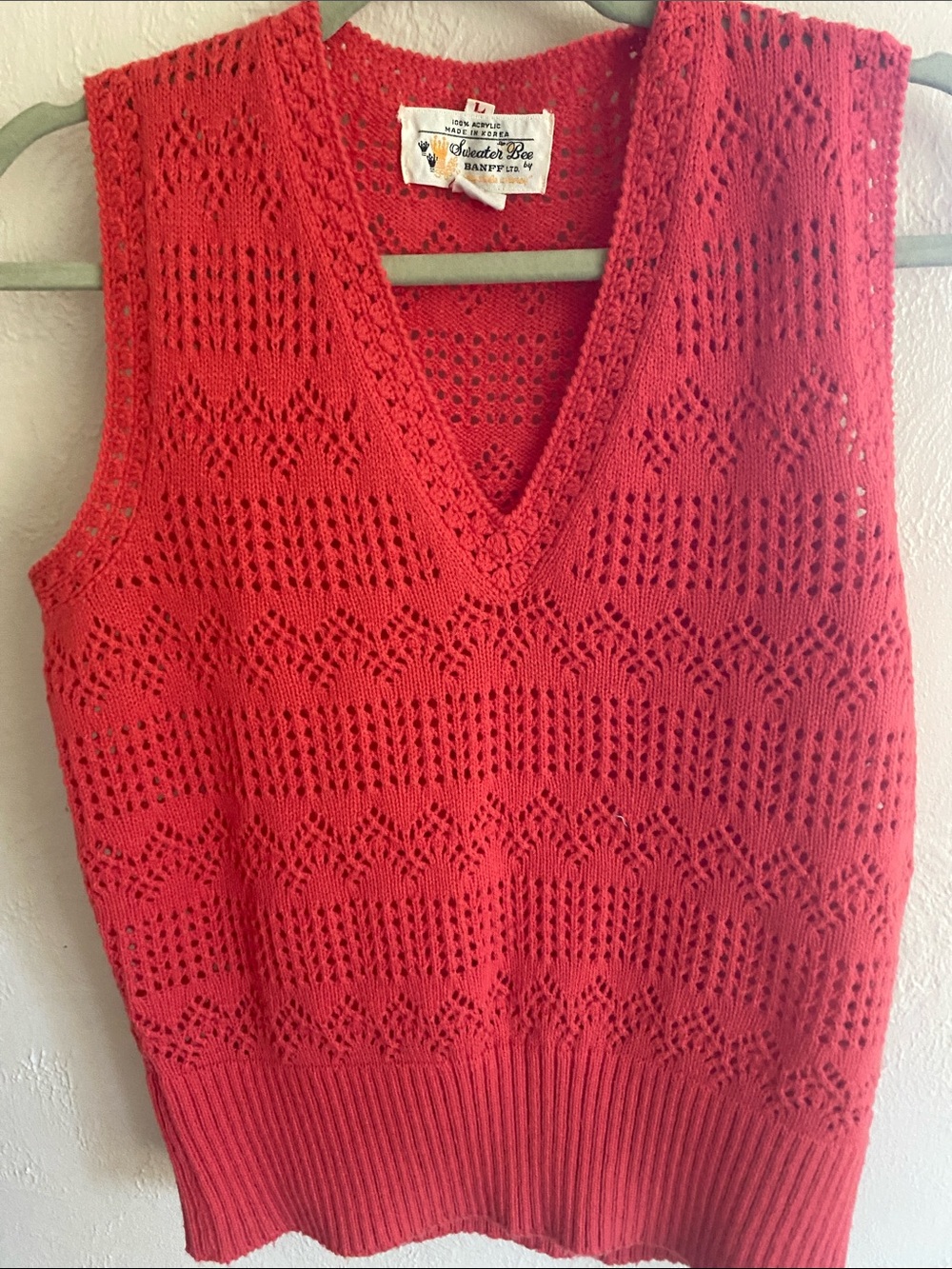 Sweater Bee- Women's Red V-Neck Knit Sweater Vest